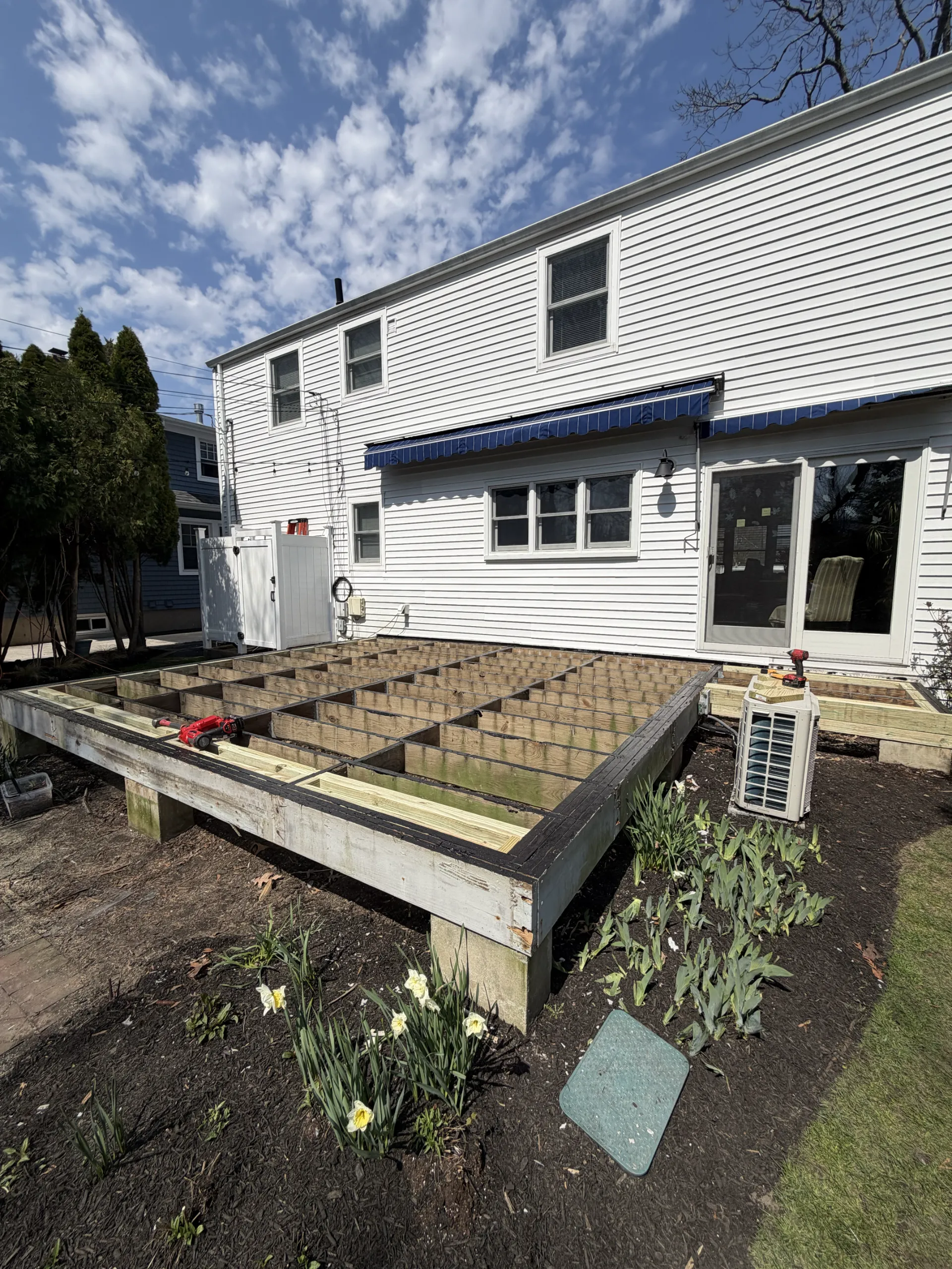 Work at the open frame and deck perimeter