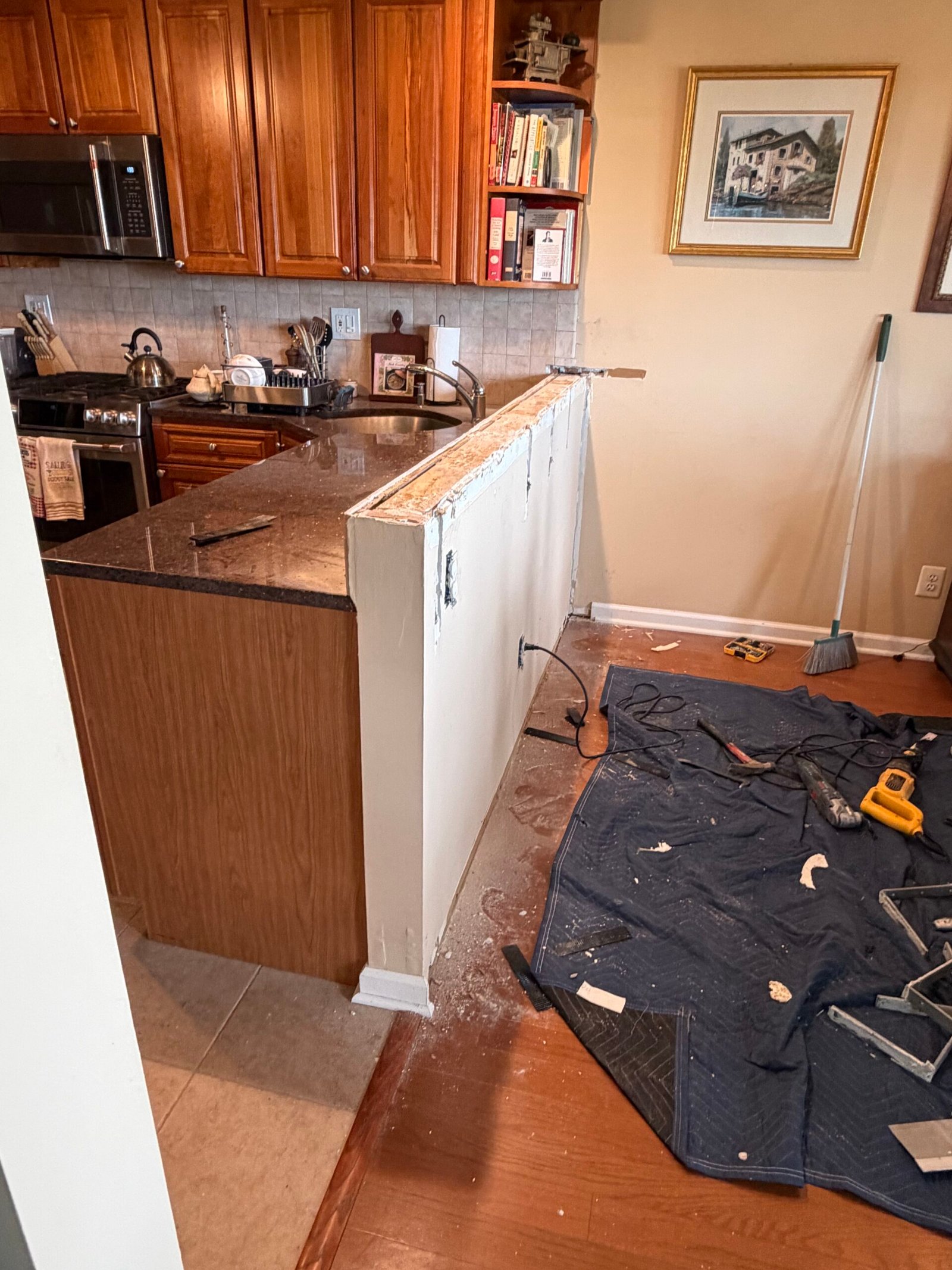 The end of the peninsula and wall surface during the local removal work.