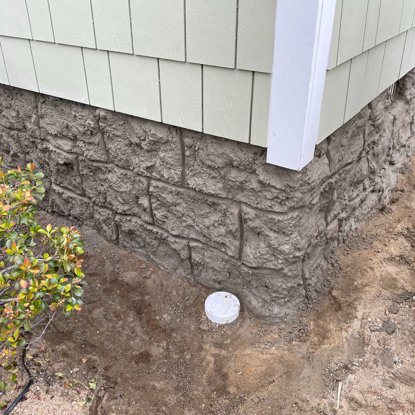 Result: the stone-effect plaster pattern continued around the outside corner.